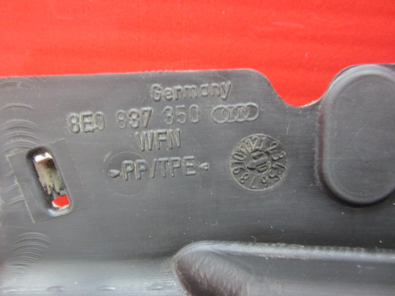 Кожух замка передний правый A4 2002 B6 AVJ