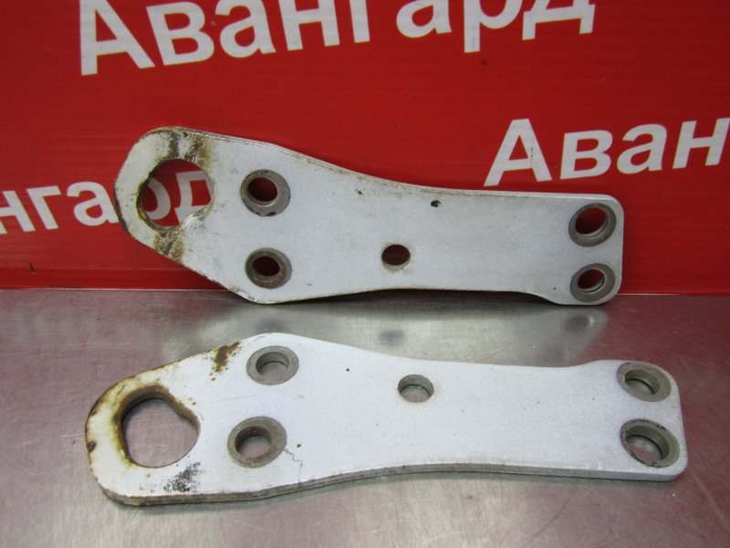 Кронштейн буксировочный Nissan Avenir 1996 W10 Б/У