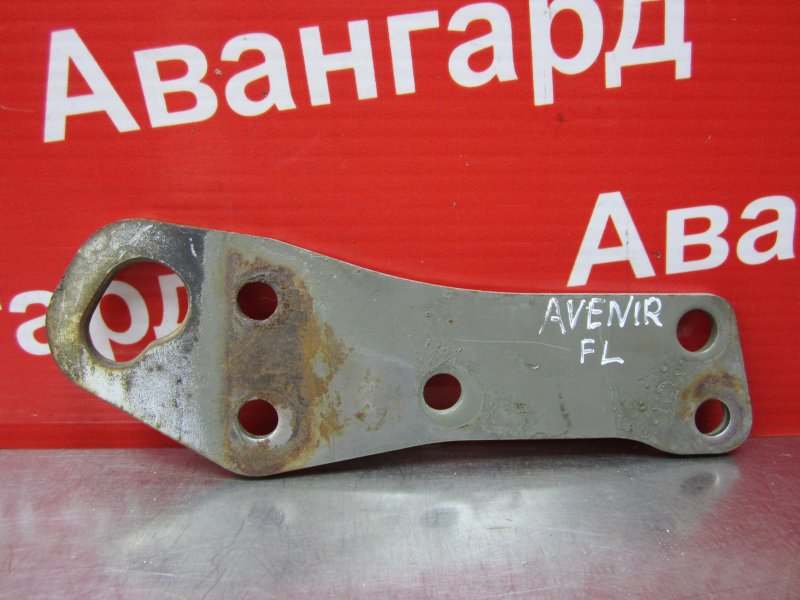 Кронштейн буксировочный Nissan Avenir W10