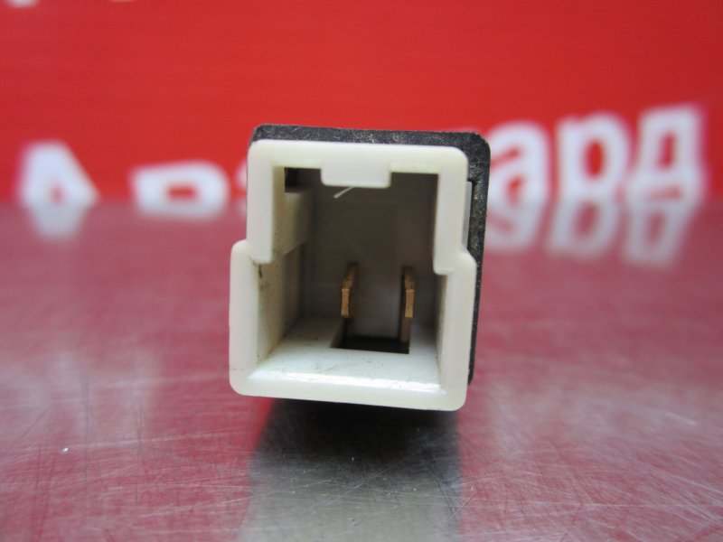 Концевик педали тормоза Nissan Bluebird U14 SR18DE Концевик педали тормоза Nissan Bluebird U14 SR18DE