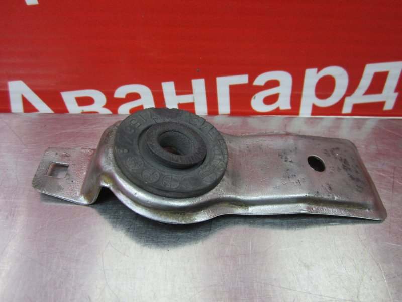 Опора радиатора правая Bluebird 2001 U14 SR18DE