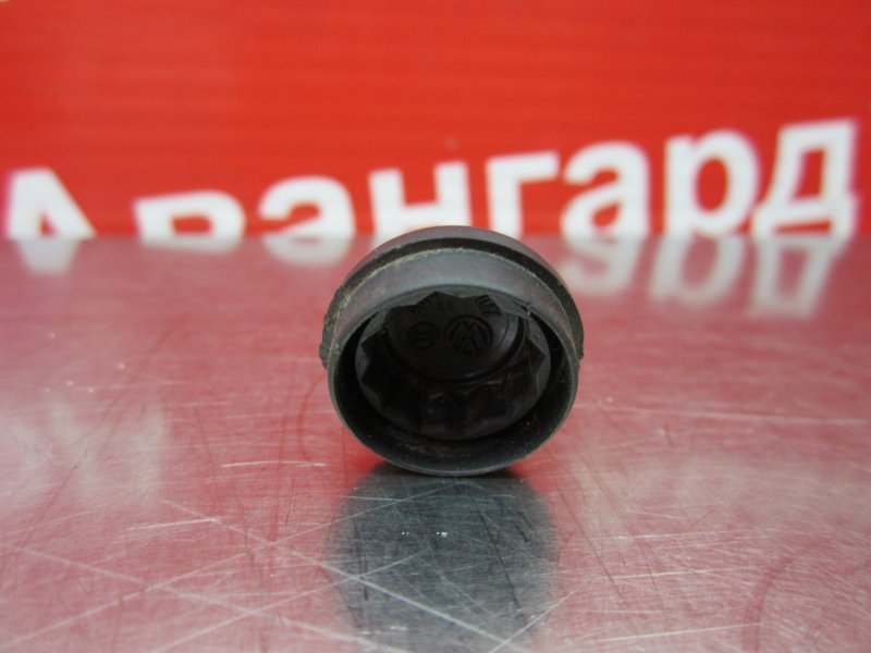 Заглушка Passat 1997 B5