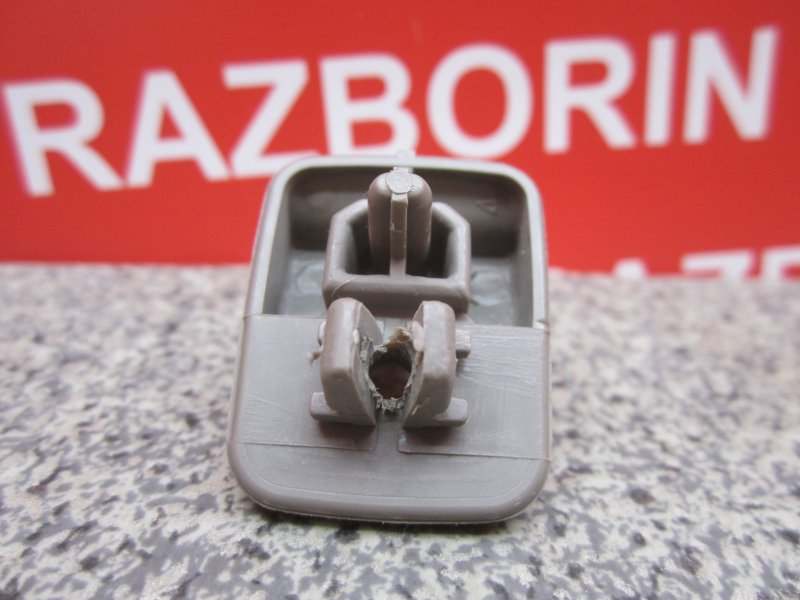 Кронштейн солнцезащитного козырька Cube 2001 Z10