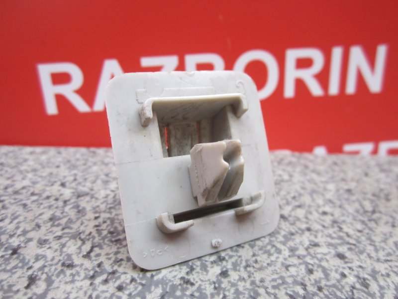 Кронштейн солнцезащитного козырька 206 2002 2D Кронштейн солнцезащитного козырька 206 2002 2D