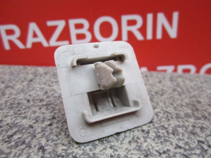 Кронштейн солнцезащитного козырька 206 2002 2D Кронштейн солнцезащитного козырька 206 2002 2D