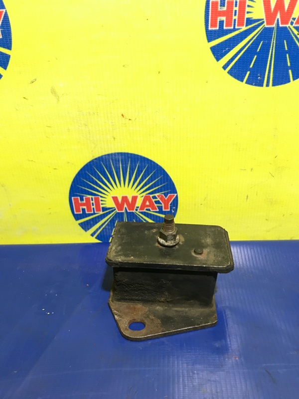 Подушка Mmc Pajero V24W 4D56 Подушка Mmc Pajero V24W 4D56