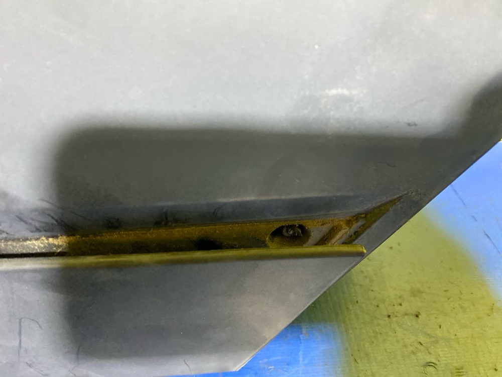 НАКЛАДКА НА КРЫЛО задняя левая RANGE ROVER 2004 L322 M62B44 НАКЛАДКА НА КРЫЛО задняя левая RANGE ROVER 2004 L322 M62B44