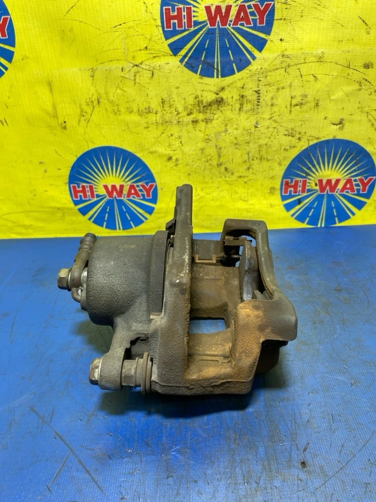 СУППОРТ передний правый TOYOTA RAUM NCZ20 1NZ-FE