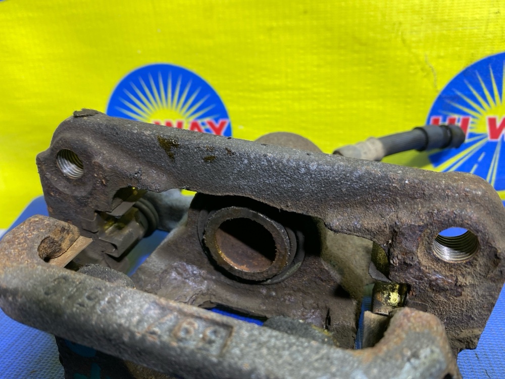 СУППОРТ задний левый TEANA 2005 J31 VQ23DE