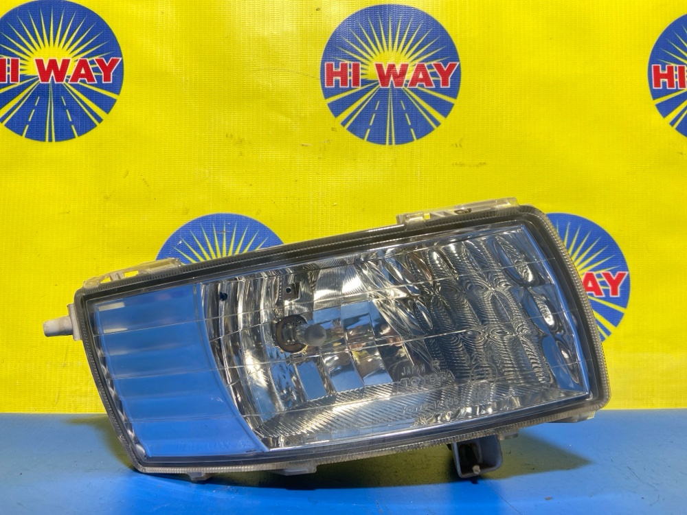 ФАРА ПРОТИВОТУМАННАЯ передняя правая TOYOTA iSIS ZGM10 1ZZ-FE 8121112180 контрактная