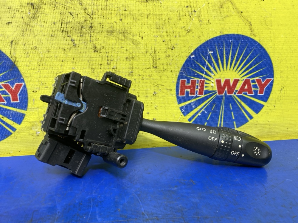 ПЕРЕКЛЮЧАТЕЛИ ПОДРУЛЕВЫЕ передние правые TOYOTA VOLTZ 2002 ZZE138 1ZZ-FE 8414042020 контрактная