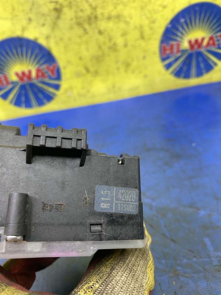 ПЕРЕКЛЮЧАТЕЛИ ПОДРУЛЕВЫЕ передние правые VOLTZ 2002 ZZE138 1ZZ-FE