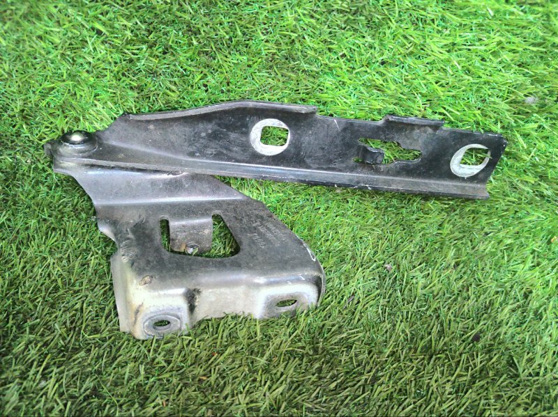 Запчасть петля капота левая AUDI A5 2010 8T5 CDNC 8T0823301E контрактная Петля капота левая AUDI A5 2010 8T5 CDNC 8T0823301E контрактная
