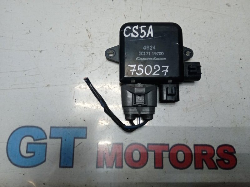 Блок управления вентилятором охлаждения Mitsubishi Lancer CS5A 4G93 2005