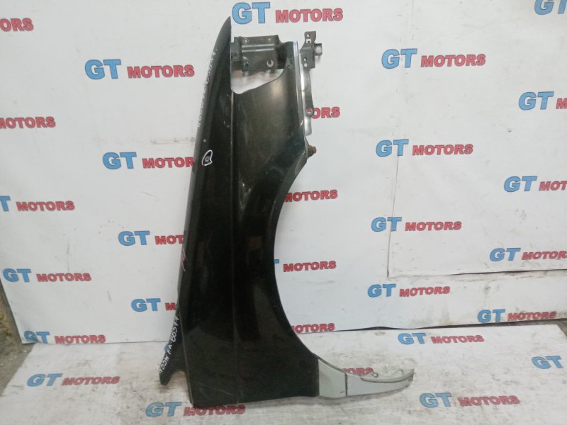 Крыло Mitsubishi Chariot N33W 4G63 1993 переднее правое