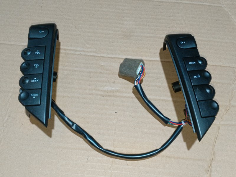 Кнопки руля SsangYong Actyon Sports 2013 II 2.0 D20Q 8915009532HEN Б/У