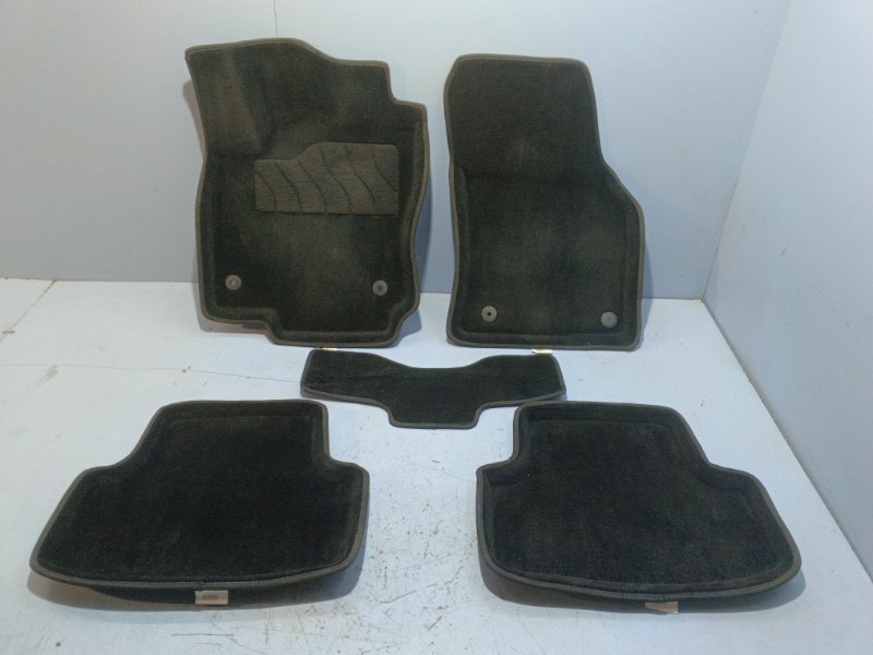 Запчасть коврики в салон Skoda Karoq 2019 93177 Б/У Коврики в салон Skoda Karoq 2019 93177 Б/У