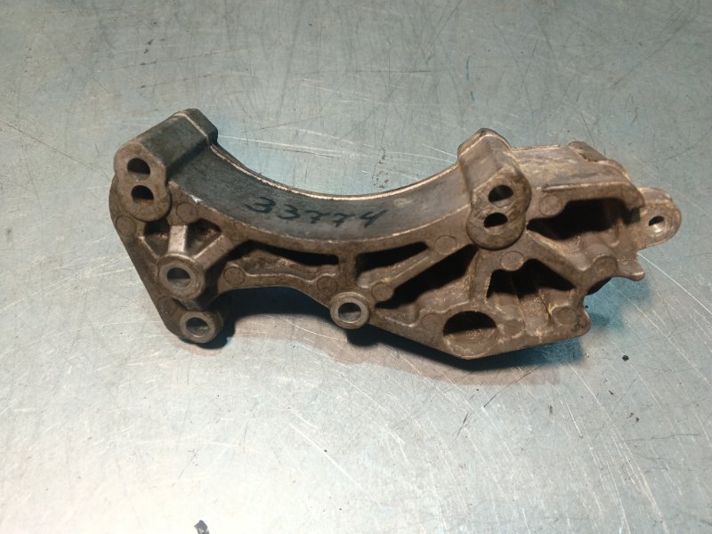 Кронштейн генератора A6 2005 C6 3.0