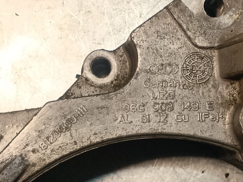 Кронштейн генератора A6 2005 C6 3.0