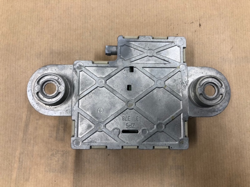 Антенна Back-Up 5-серия 2013 F10 N63B44A Антенна Back-Up 5-серия 2013 F10 N63B44A