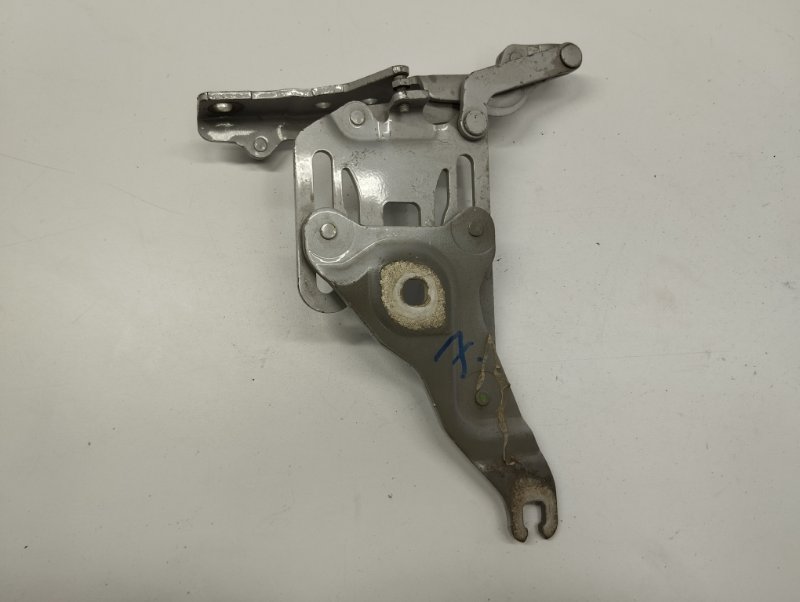 Запчасть петля капота передняя левая BMW X5 2009 E70 41007198617 Б/У Петля капота передняя левая BMW X5 2009 E70 41007198617 Б/У