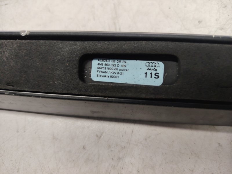 Рейлинг на крышу правый Q8 2020 4MN