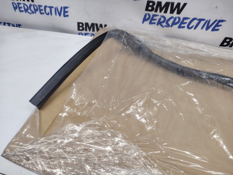 Уплотнитель левый A3 2015 8V