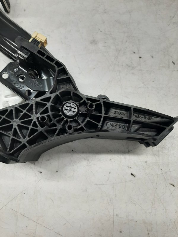 Педальный механизм в сборе 6-серия 2018 G32 N57D30B