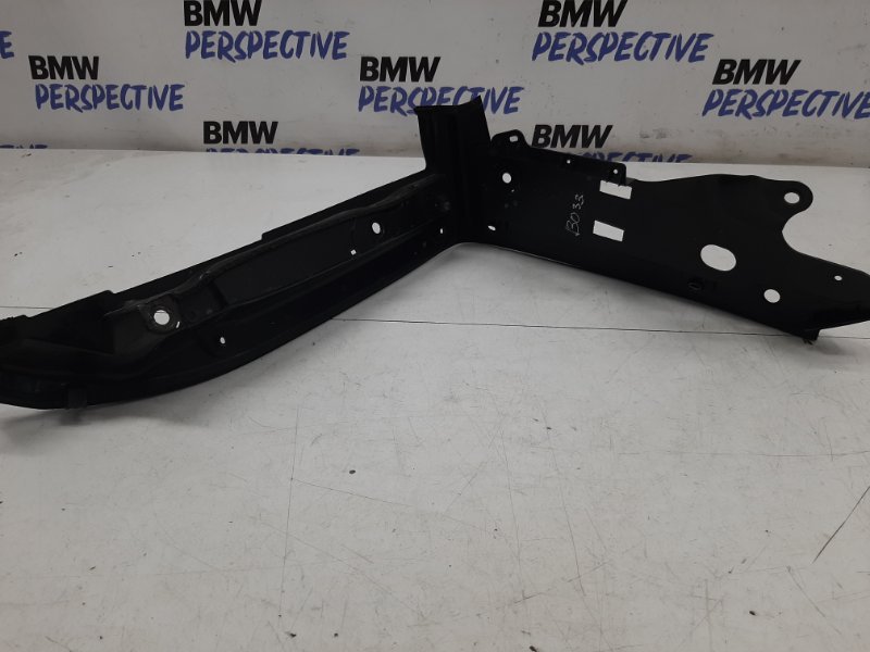 Уплотнитель крыла 6-серия 2018 G32 N57D30B