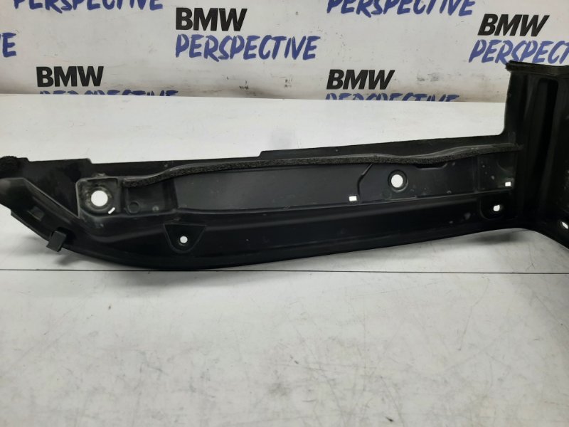 Уплотнитель крыла 6-серия 2018 G32 N57D30B