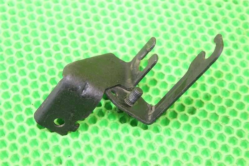 Фиксатор тормозного шланга передний правый Outlander CW5W 4B12