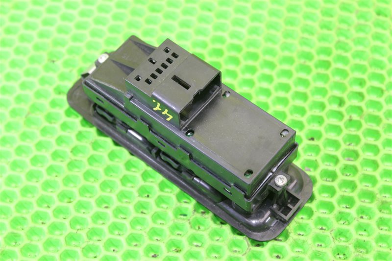 Блок управления стеклоподъемниками передний правый Duet M100A EJ-VE