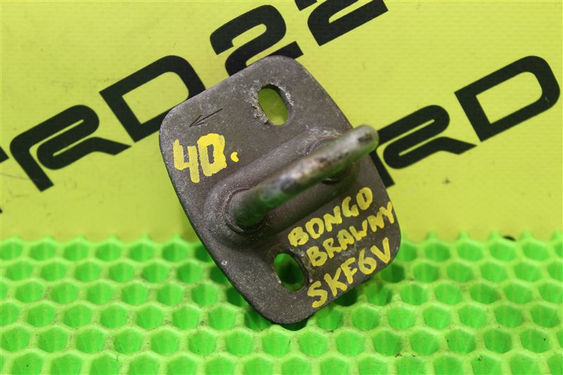 Петля замка багажника задняя Mazda Bongo Brawny SKE6V FE S46D-62-361 контрактная