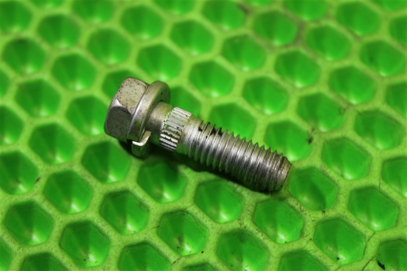 Болт Toyota 90119-08560 контрактная