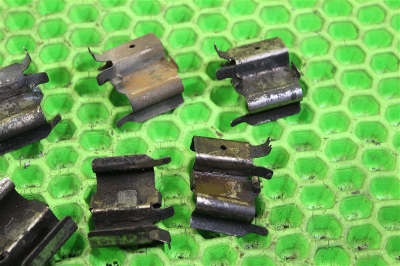 Прижимная пружина суппорта передняя Grand Vitara 2008-2015 TDA4W J24B Прижимная пружина суппорта передняя Grand Vitara 2008-2015 TDA4W J24B