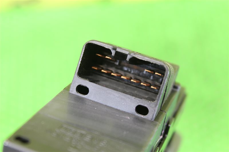 Блок управления стеклоподъемниками Cami 2002 J102E K3 Блок управления стеклоподъемниками Cami 2002 J102E K3