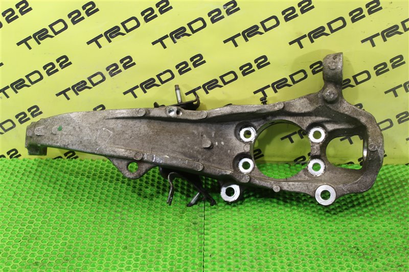 Кулак поворотный передний правый M37 2012 Y51 VQ37