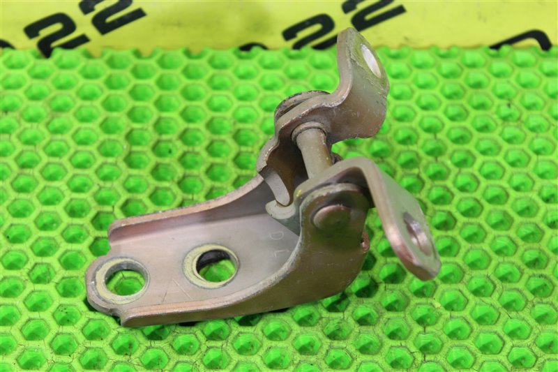 Петля двери передняя правая Honda Fit GD1 L13A