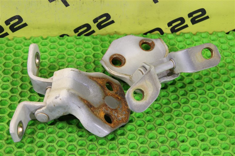 Петля двери передняя левая Familia BJ5W ZL