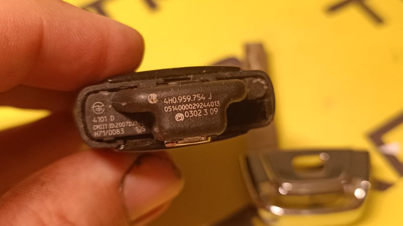 Ключ зажигания A7 2011 4GA