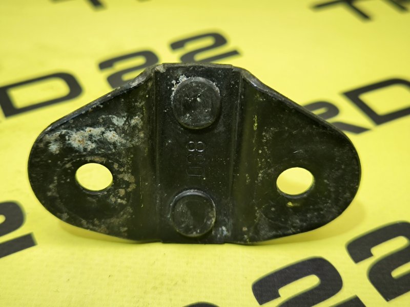 Петля замка багажника Mazda Bongo SK22M R2