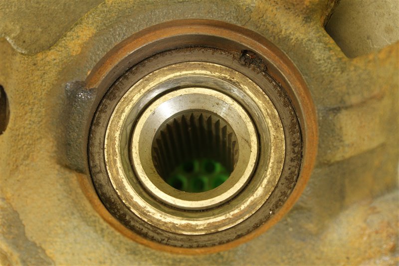 Ступица передняя левая Outlander 2018 GF8W 4J12