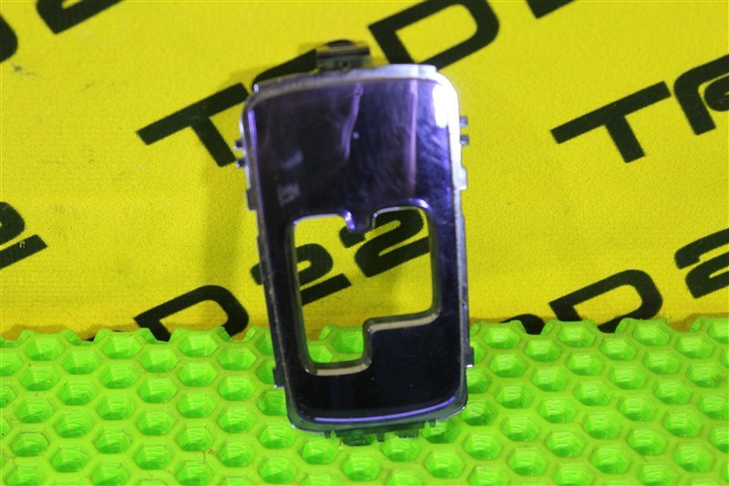 Запчасть консоль кпп Honda Vezel 2016 RU3 LEB 54710T7BJ03ZA контрактная Консоль КПП Honda Vezel 2016 RU3 LEB 54710T7BJ03ZA контрактная