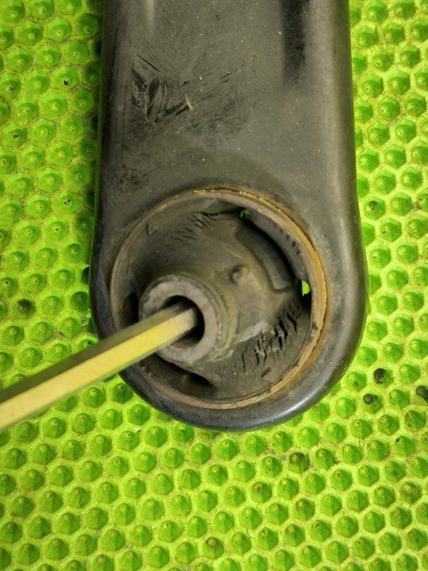 Рычаг подвески передний правый Outlander 2009 CW5W 4B12