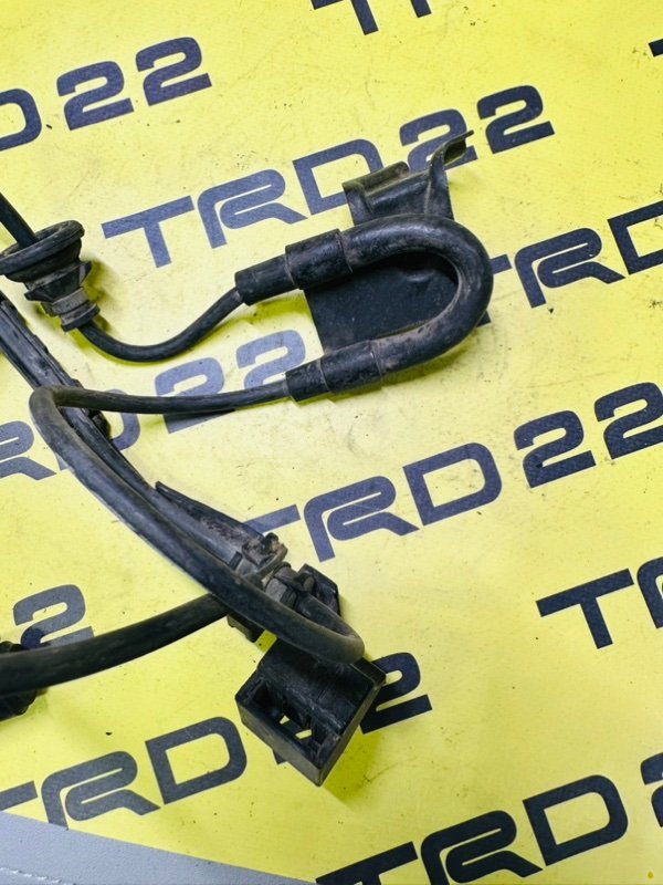 Датчик abs задний левый Toyota Corolla AE111 4A-FE