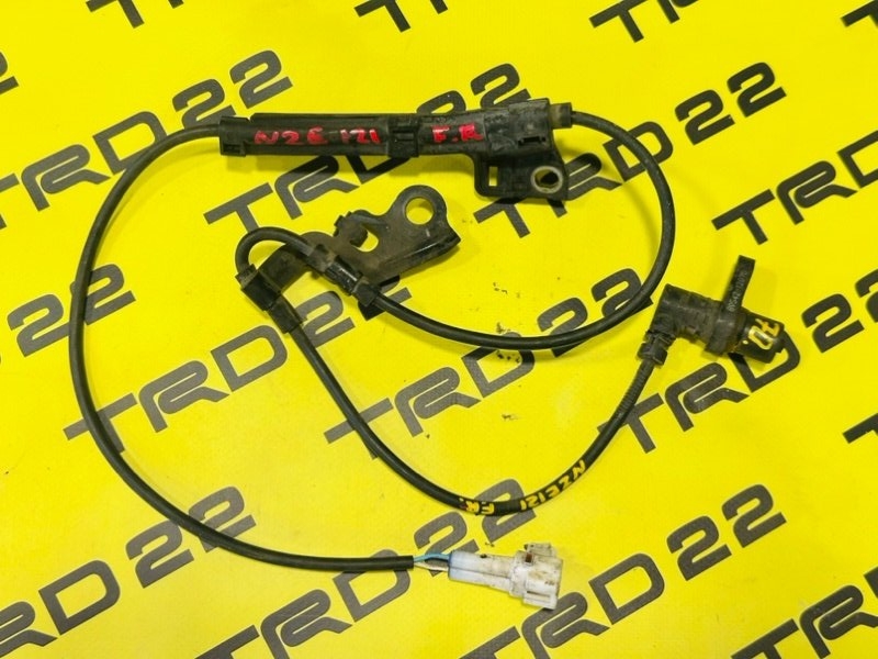 Датчик abs передний правый Toyota Corolla 2005 NZE121 1NZ-FE 89542-12070 контрактная