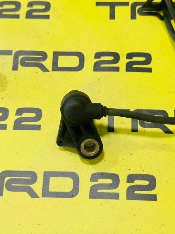 Датчик abs передний правый Mazda Premacy CP8W FP
