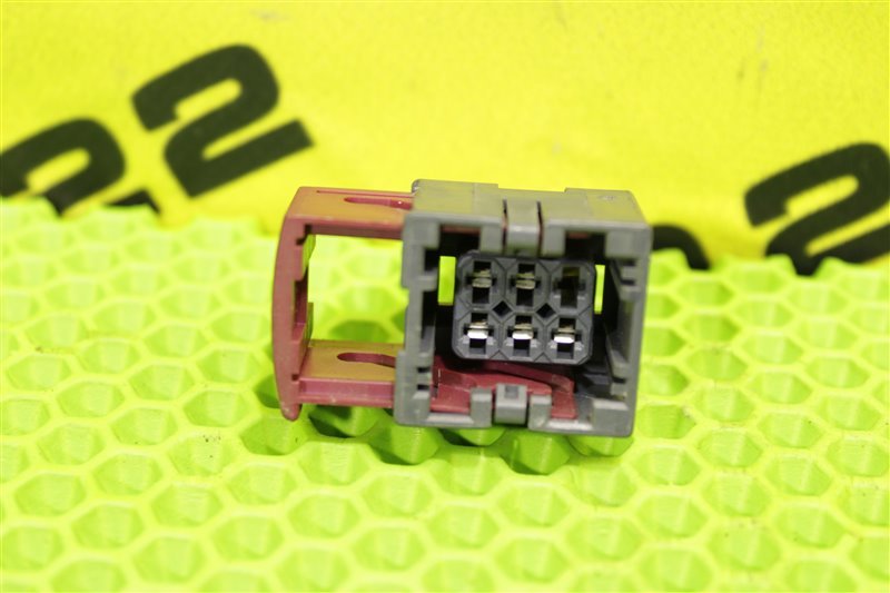 Разъем передний левый Avensis ZZT251 1ZZFE