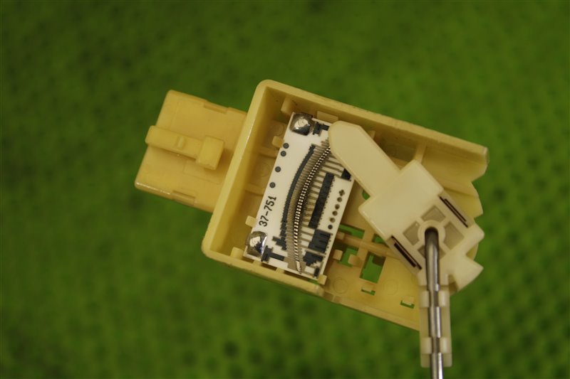 Датчик уровня топлива Premio 2005 ZZT240 1ZZ-FE