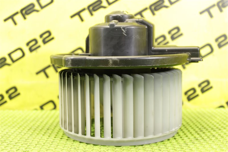 Мотор печки Vista 2002 ZZV50 1ZZ-FE